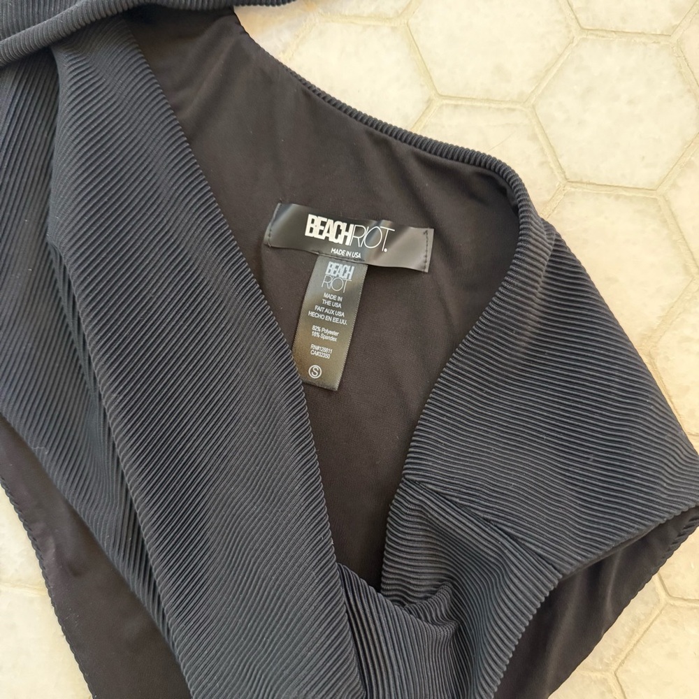 Beach Riot Black One-Shoulder One Piece - Picture 3 of 6